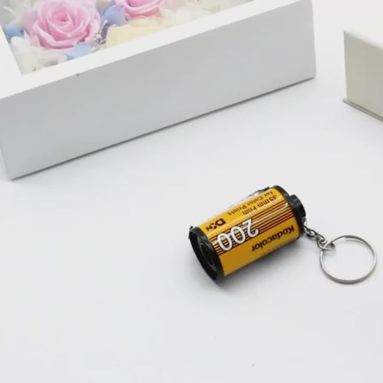 Video of the personalised film roll photo keychain pulling out the printed photo strip