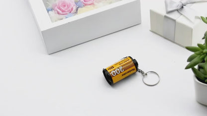 Video of the personalised film roll photo keychain pulling out the printed photo strip